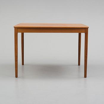 A second half of the 20th century coffee table, designed by Yngvar Sandström, AB Seffle Möbelfabrik, Sweden.