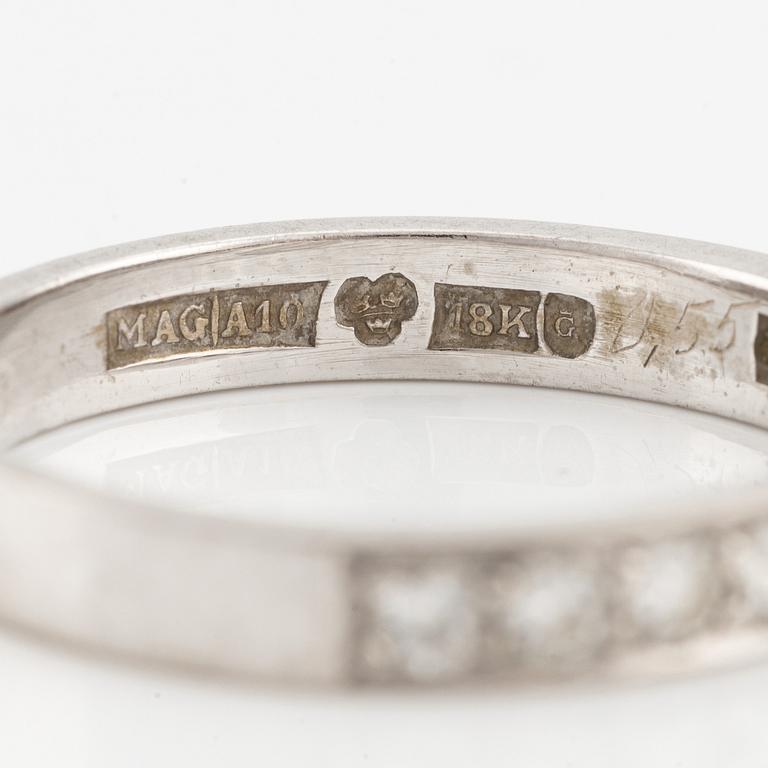 Ring, 18K white gold with brilliant-cut diamonds.