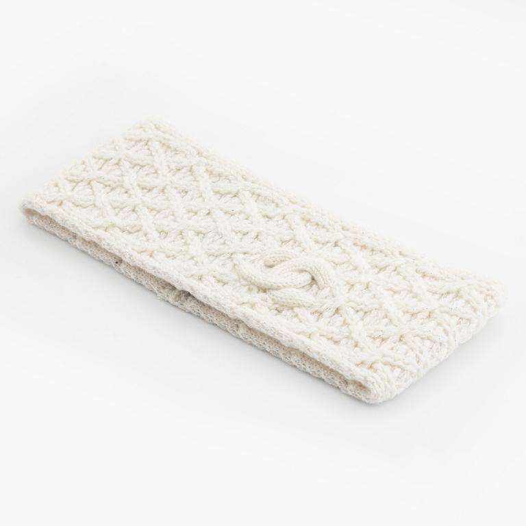 Chanel, a white cashmere and wool headband.