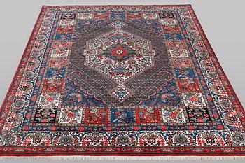 A carpet, Bakhtiari Saman, ca 360 x 252 cm.