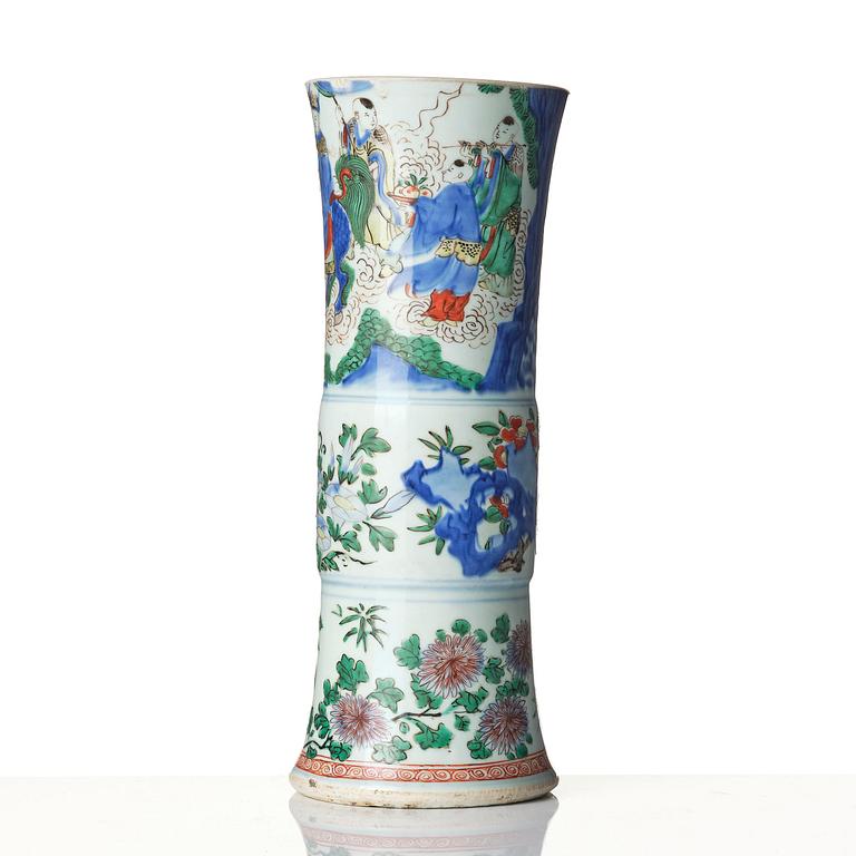 A wucai decorated vase. Qing dynasty, early Kangxi, 17th century.