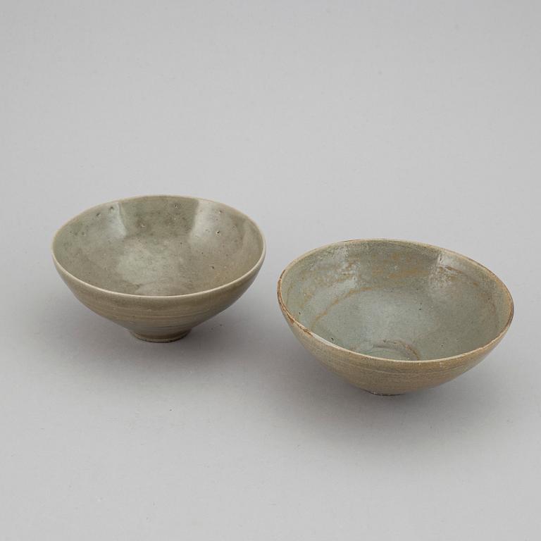 Two celadon glazed bowl, Korea, Koryo, 14/15th century.