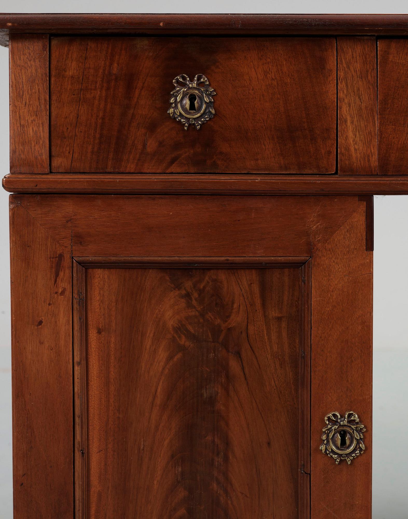 SKRIVBORD. Engelsk stil. 1800/1900-tal.