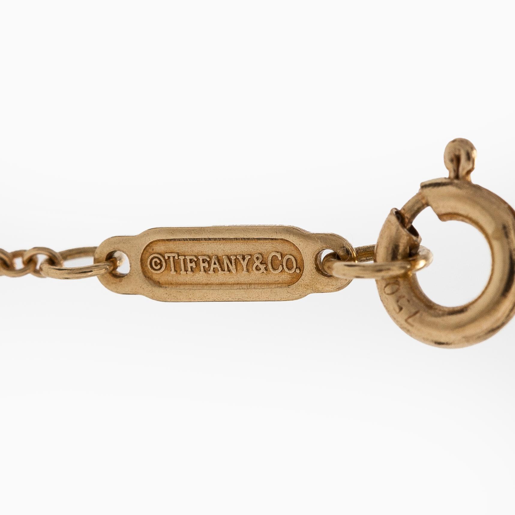 Tiffany & Co, an 18K gold necklace.