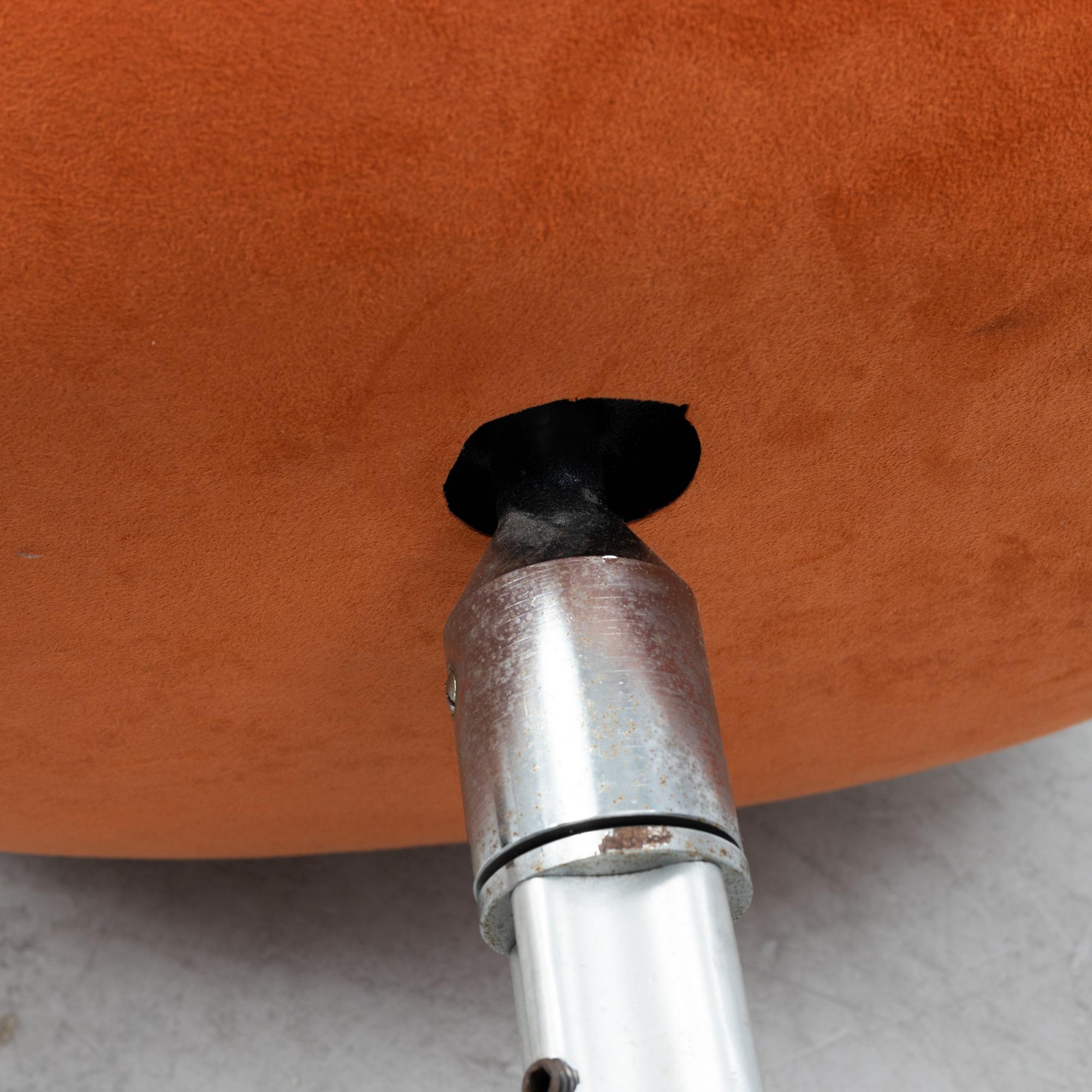 A 'Swan' swivel lounge chair by Arne Jacobsen, designed 1958.