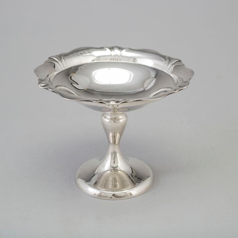 J GLOSTER LTD, a silver bowl from Birmingham, England, 1926.