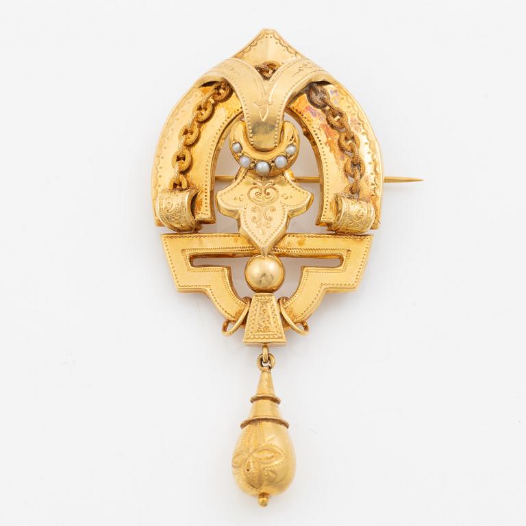 Brooch 18K gold with pearls.