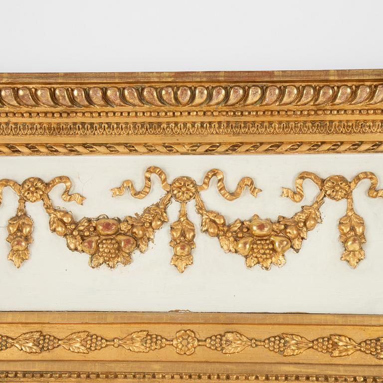 A late Gustavian mirror, around 1800.