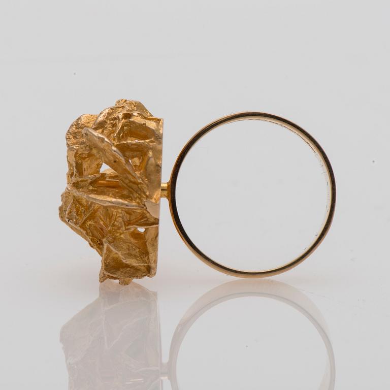 RING, 14 K kultaa, "Kioto", Björn Weckström Lapponia 1973. Vikt 10,7 g.