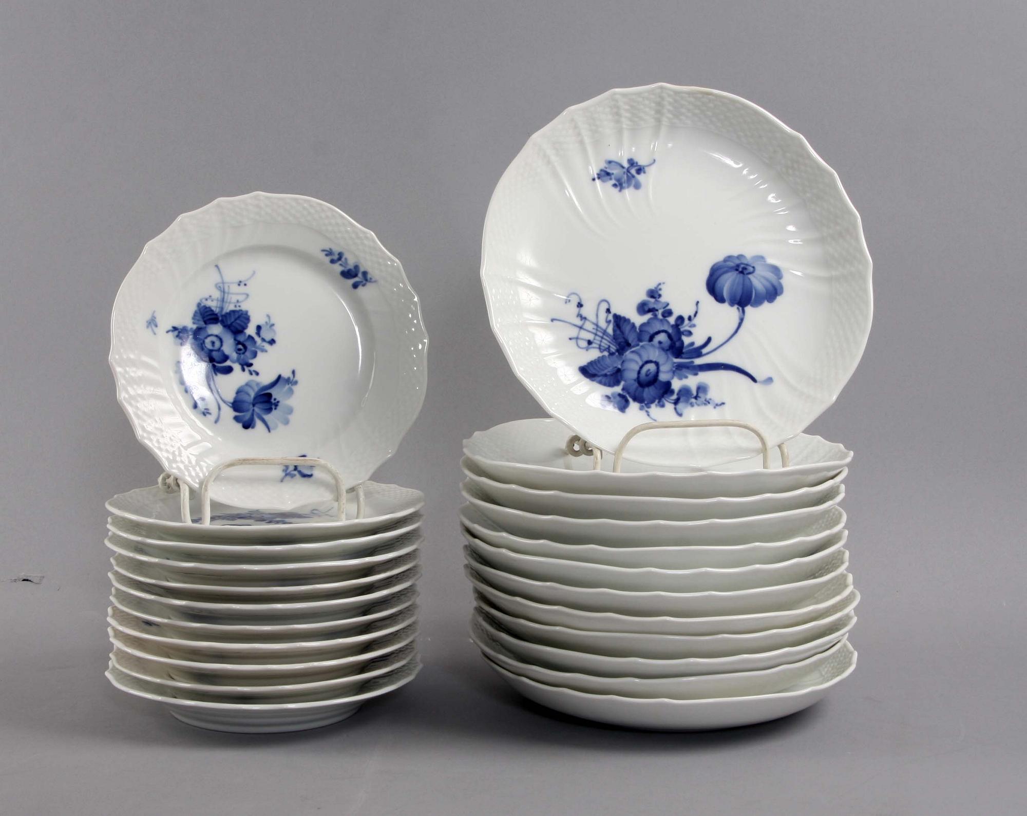 SERVISDELAR, ca 50 delar, porslin. "Blå Blomst", Royal Copenhagen.