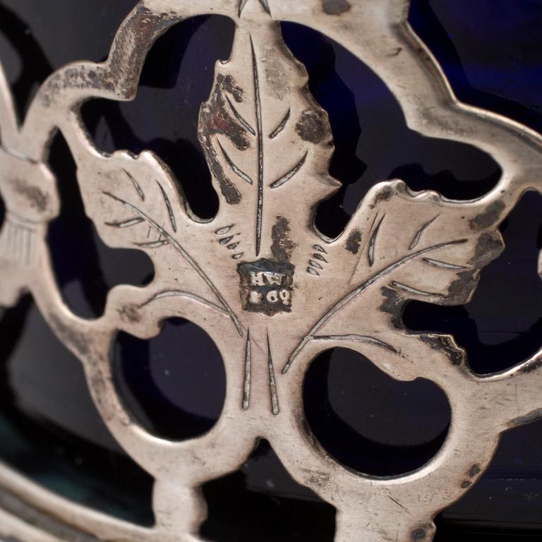 A bowl and a salt cellar, silver and glass. Northern Europe. 19th / 20th century.