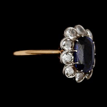 RING, 18 k guld, 10 briljanter totalt 0.90 ct samt syntetisk safir.