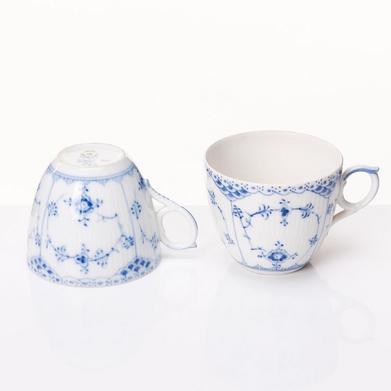 Royal Copenhagen, a 107 pieces 'Musselmalet' porcelain service, 20th century.