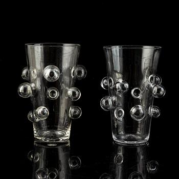 Mårten Medbo, glas, två stycken, signerad.