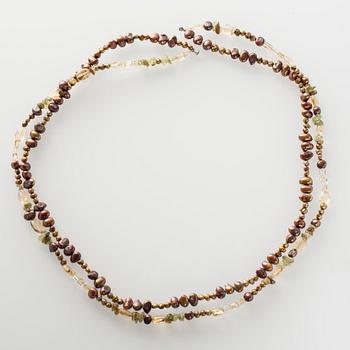 PÄRLCOLLIER, Ole Lynggaard, odlade sötvattenspärlor med citriner samt peridoter.