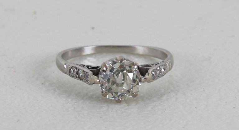 RING, vg 14K med gammalslipad diamant ca 0,5ct + 6 rosenstenar.