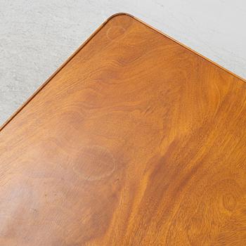 Josef Frank, soffbord, "Diplomat", modell 2073, Firma Svenskt Tenn, 1900-talets andra hälft.