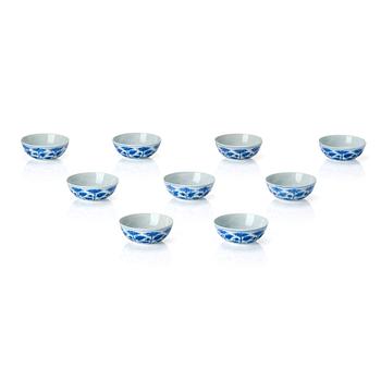 A set of nine blue and white cups, Xuantong eight-character cyclical Jiyou marks, corresponding to 1909.