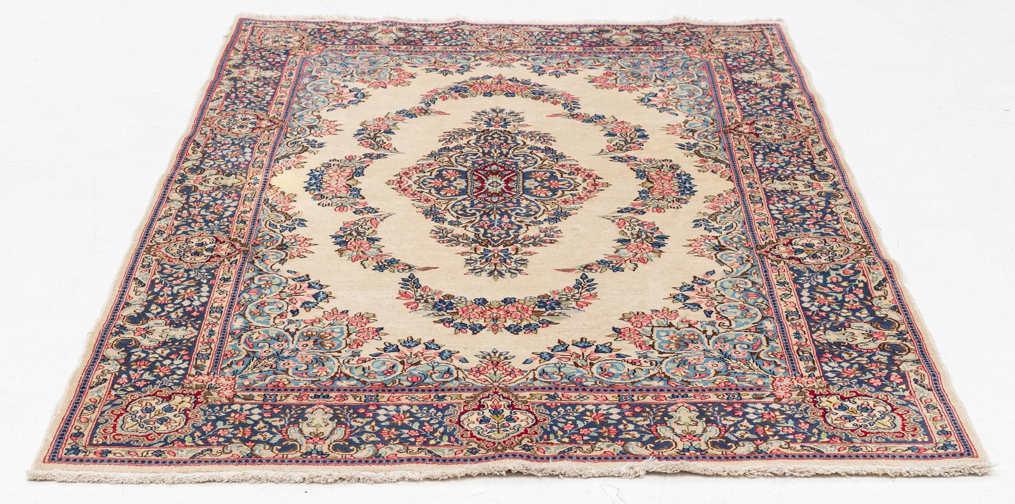 Rug, Kirman, 238 x 145 cm.