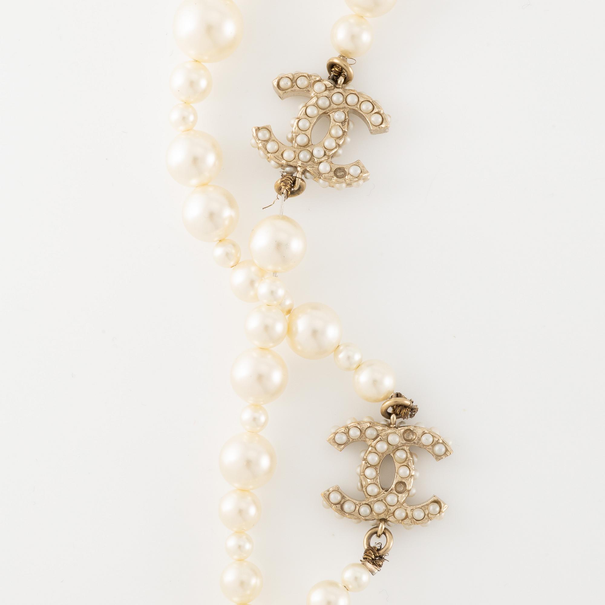 Chanel, pearl necklace, 2012.