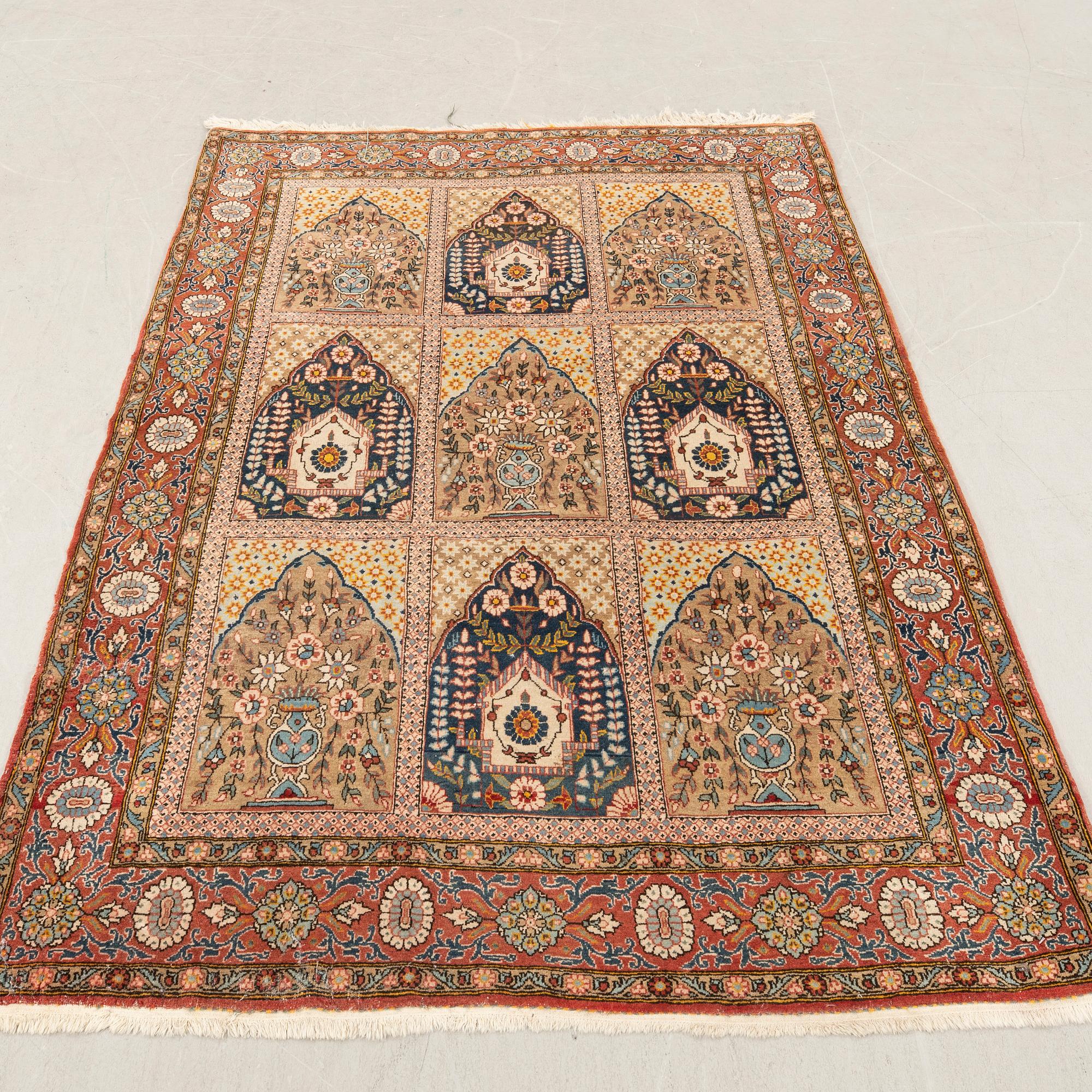 Carpet Oriental semi-antique approx. 205x140 cm.