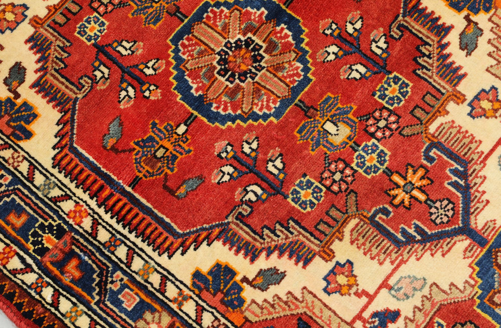 A Hamadan rug, approx. 118 x 90 cm.