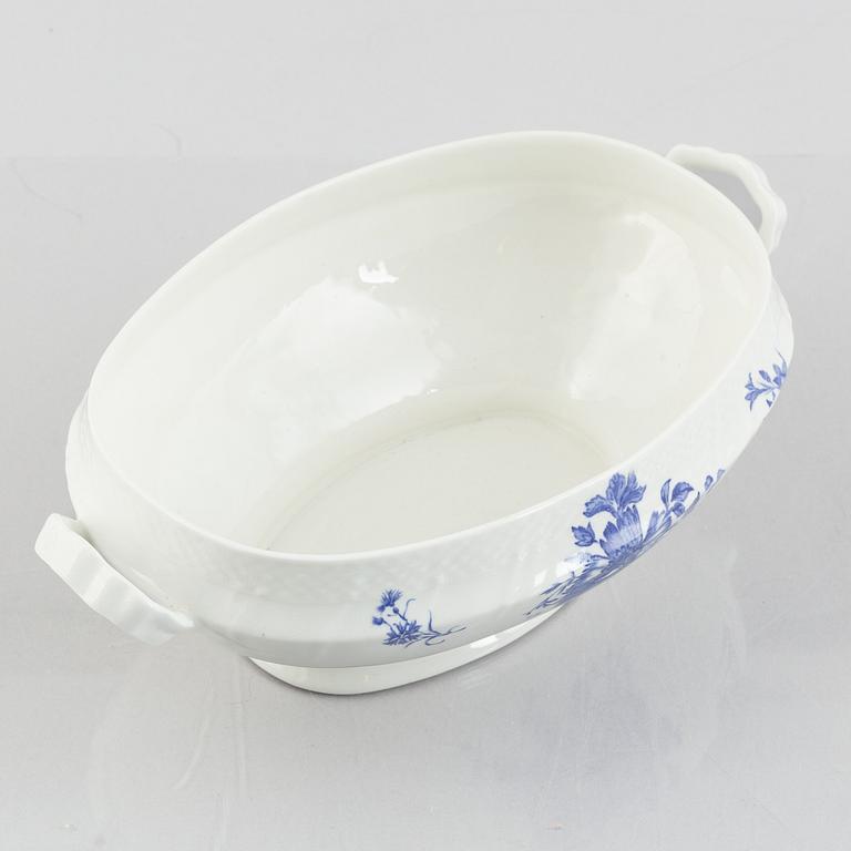 A 121-piece porcelain service, "Triumf" from Gustavsberg, Sweden.