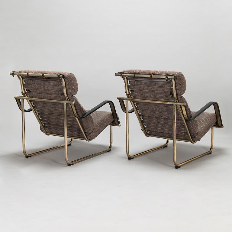 Yrjö Kukkapuro,  A pair of 1980s 'Remmi' armchairs for Avarte, Finland.