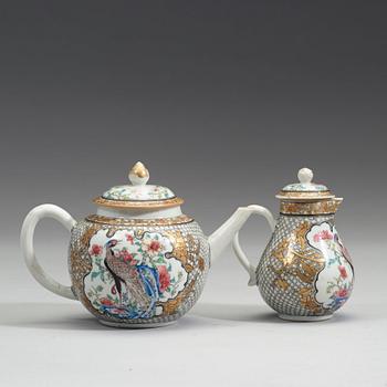 A Chinese export porcelain part tea service, Qing dynasty, Yongzheng (1723-1735).