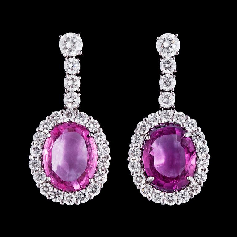 A pair of pink sapphire, tot. 3.83 cts, and brilliant cut diamond earrings, tot. 1.58 cts.