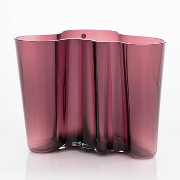 Alvar Aalto, A '3030' vase signed Alvar Aalto. Iittala.