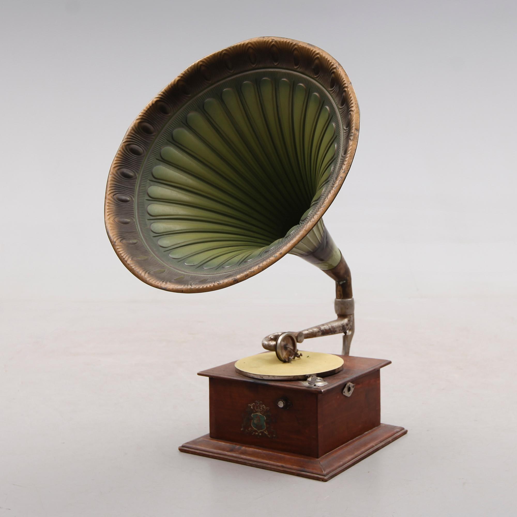 TRATTGRAMMOFON, 1900-talets första hälft.