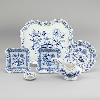 A table ware set of 9 pcs by Meissen, from the second half of the 20th century.