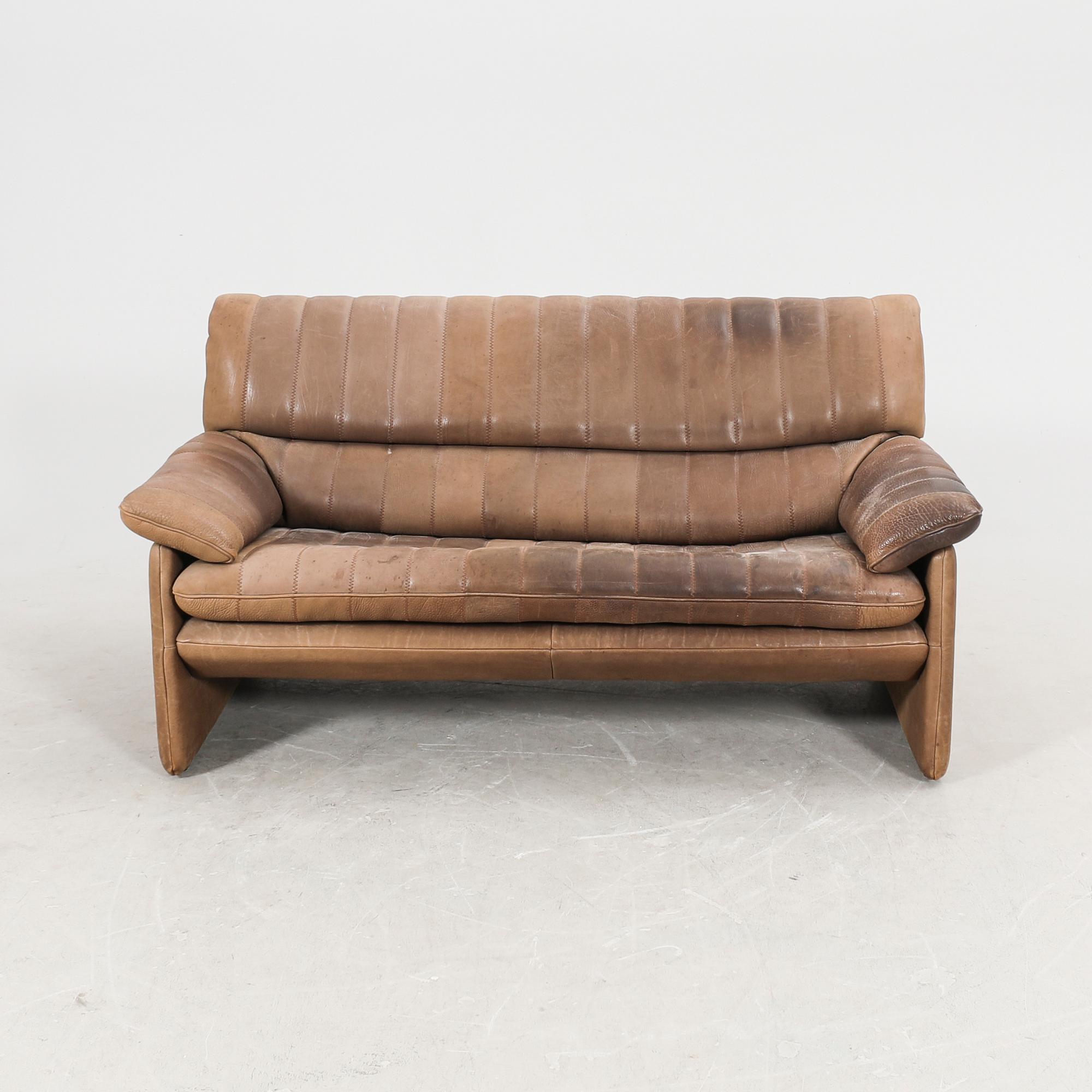 A two seater leather sofa by De Sede, Schweiz second half of the 20th century.