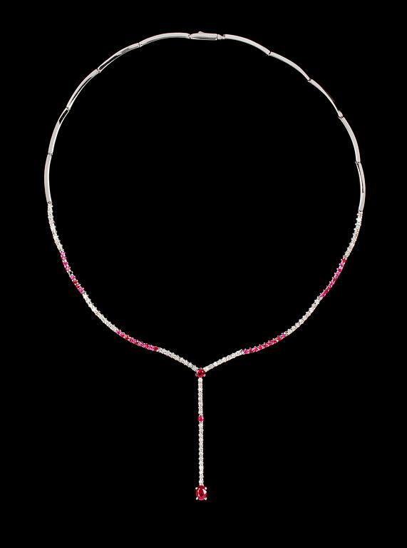 COLLIER, briljantslipade diamanter,tot. ca 1.60 ct, med rubiner.