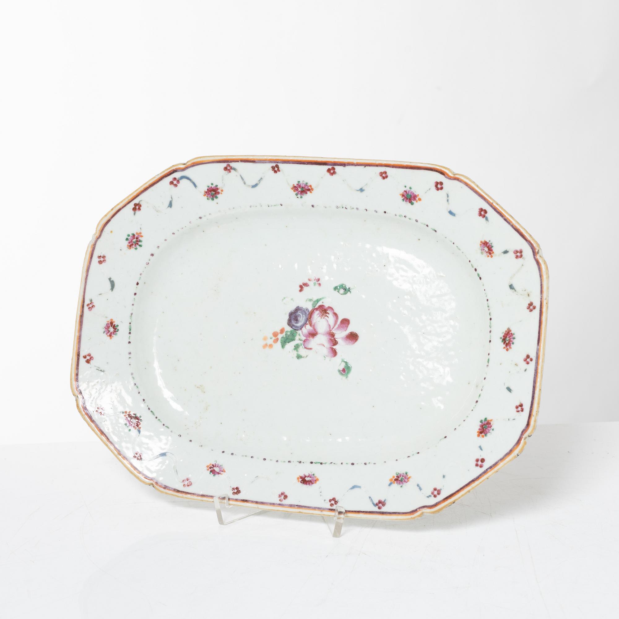 Tedosa och stekfat, kompaniporslin, Kina, Qingdynastin, 1700-tal.