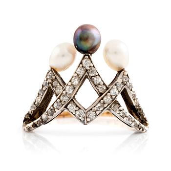 477. An 18K gold and platinum ring set with pearls and old-cut diamonds.