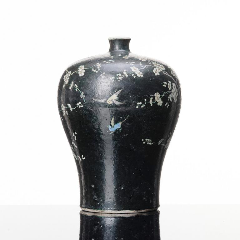 A Chinese famille noire Meiping vase, Qing dynasty, 19th Century.