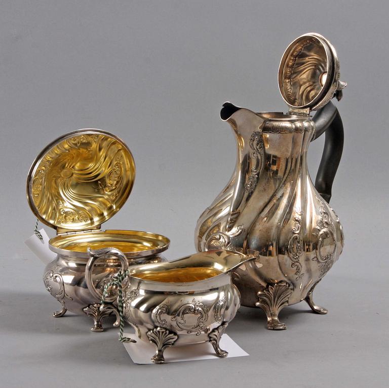 KAFFESERVIS, 3 delar. Silver, C.G Hallberg 1940-tal, rokokostil.