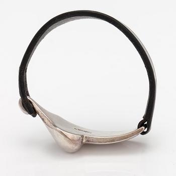 Björn Weckström, A sterling silver and leather bracelet "Inclination". Lapponia 1985.