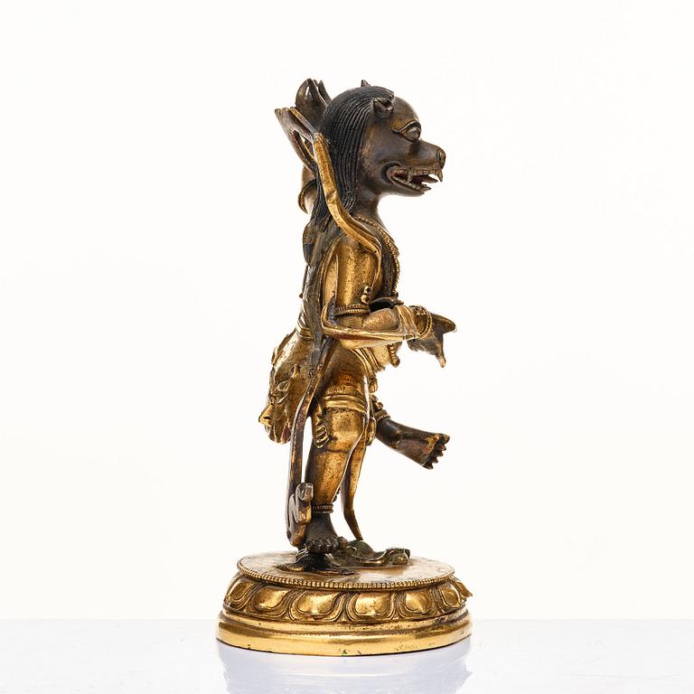 BJÖRNHÖVDAD DAKINI, patinerad kopparlegering. Tibetokinesisk, sent 1700-tal/omkring 1800.