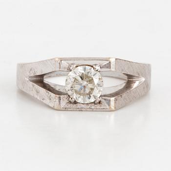 RING, med gammalslipad diamant ca 0.80 ct.