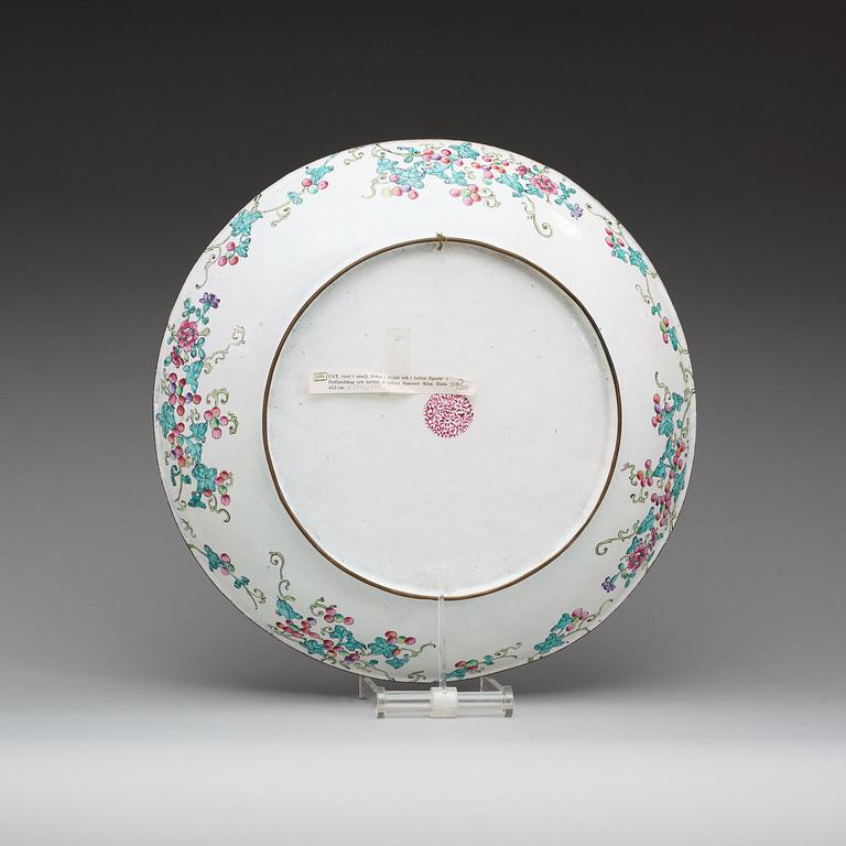 A large enamel on copper dish, late Qing dynasty (1644-1912).