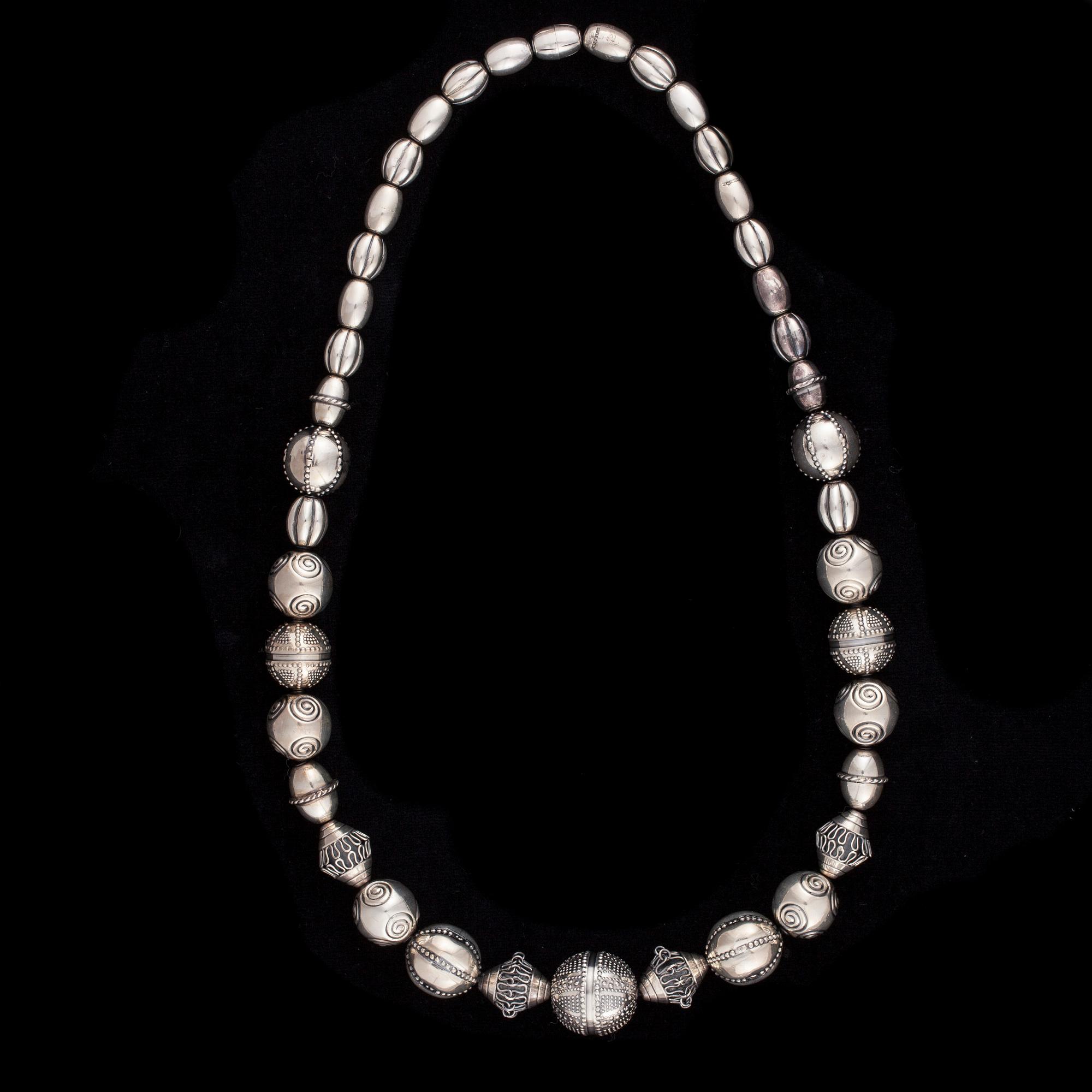 SILVER COLLIER samt ÖRHÄNGEN, silver 916, Kalevala Koru 1969. Vikt tot. 148 g.