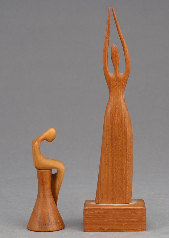 FIGURINER, 2 st, snidat lövträ, Johnny Mattson, monogramsignerade, 1950/60-tal.