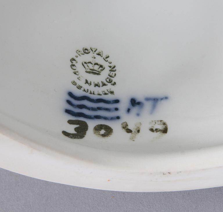 FIGURIN, porslin, Kongl Dansk, sign PE?.