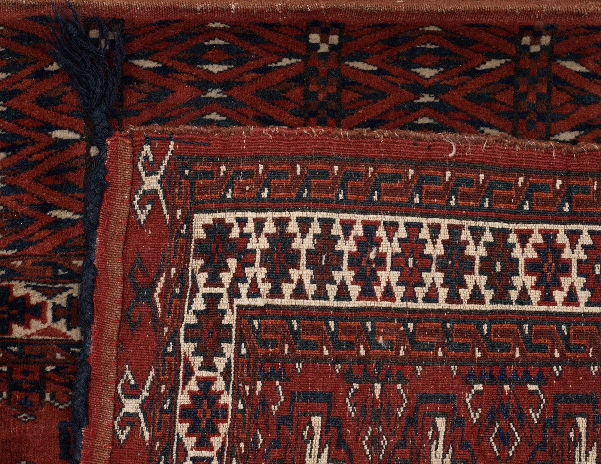 SEMI-ANTIQUE TEKKE/YOMOUD CHUVAL. 68 x 124,5 (as well as 68 cm at the back).