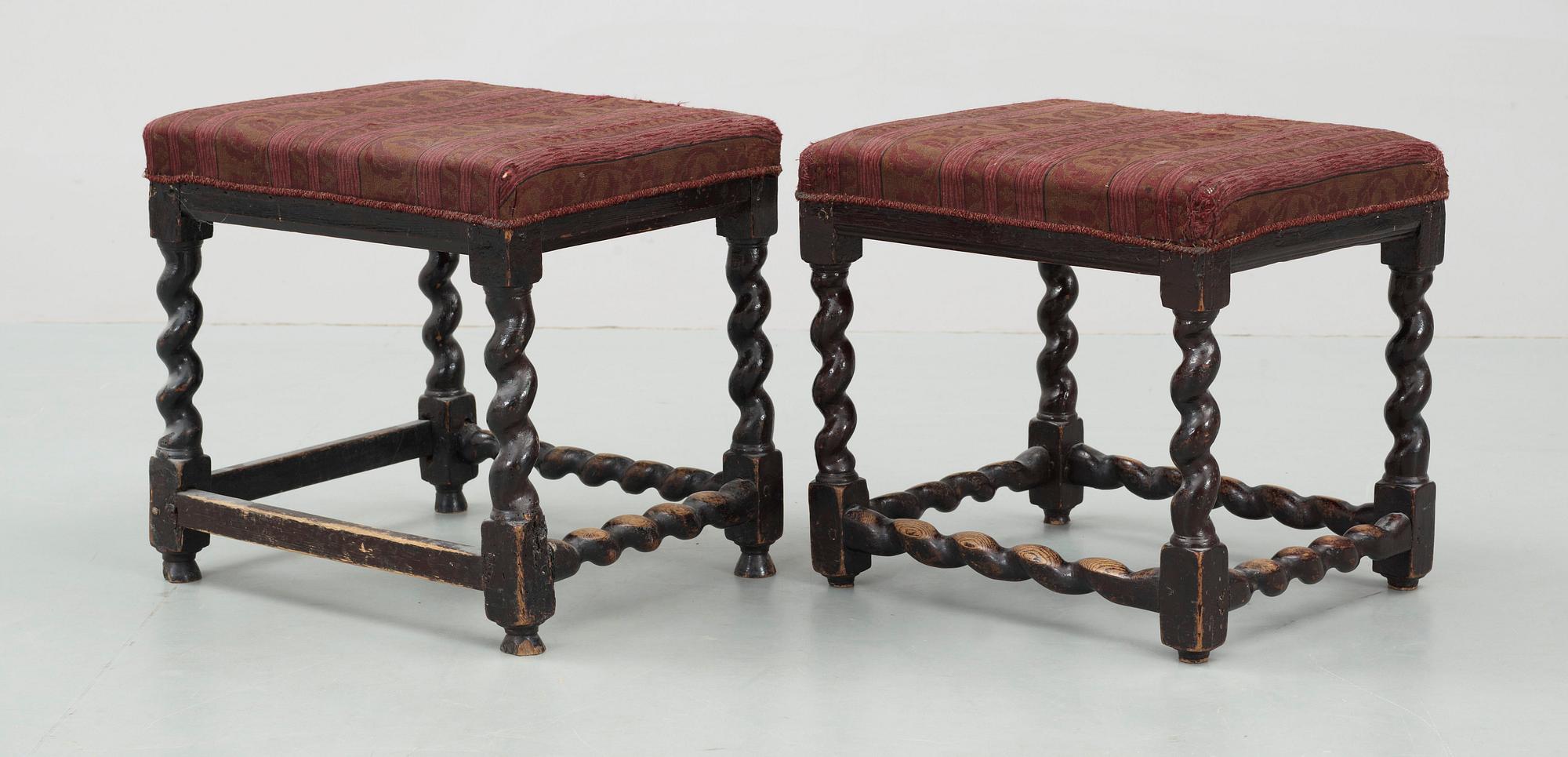 TABURETTER, ett par, 1700-tal.