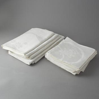 Tablecloths, 5 pcs. among which four are tea tablecloths, and napkins, 32 pcs., linen damask.