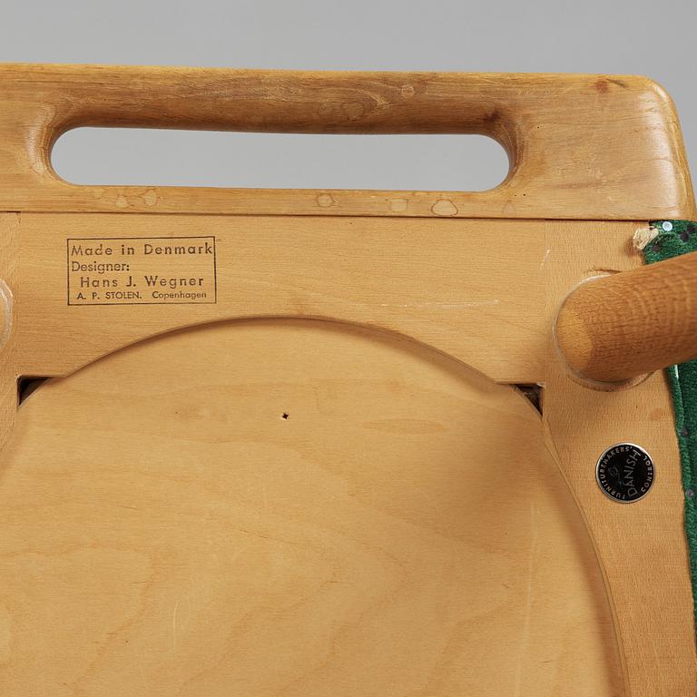 HANS J WEGNER, fåtölj "Bamse" med fotpall, AP-stolen, Danmark 1950-60-tal.